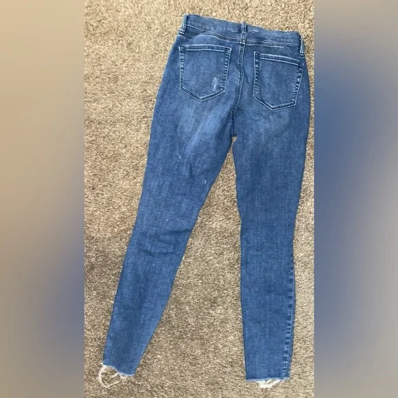 Jeans with holes - Picture 2 of 2
